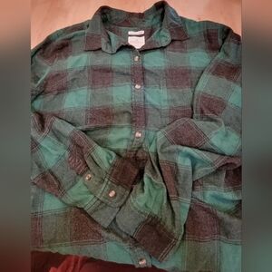 American Eagle Green and Black Plaid Button-Up Shirt